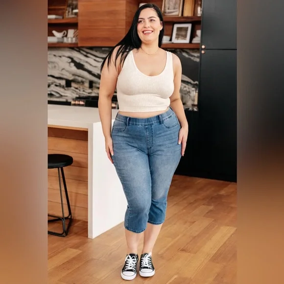 NWT Judy Blue High Rise Cool Denim Pull On Capri Jeans - Picture 2 of 15